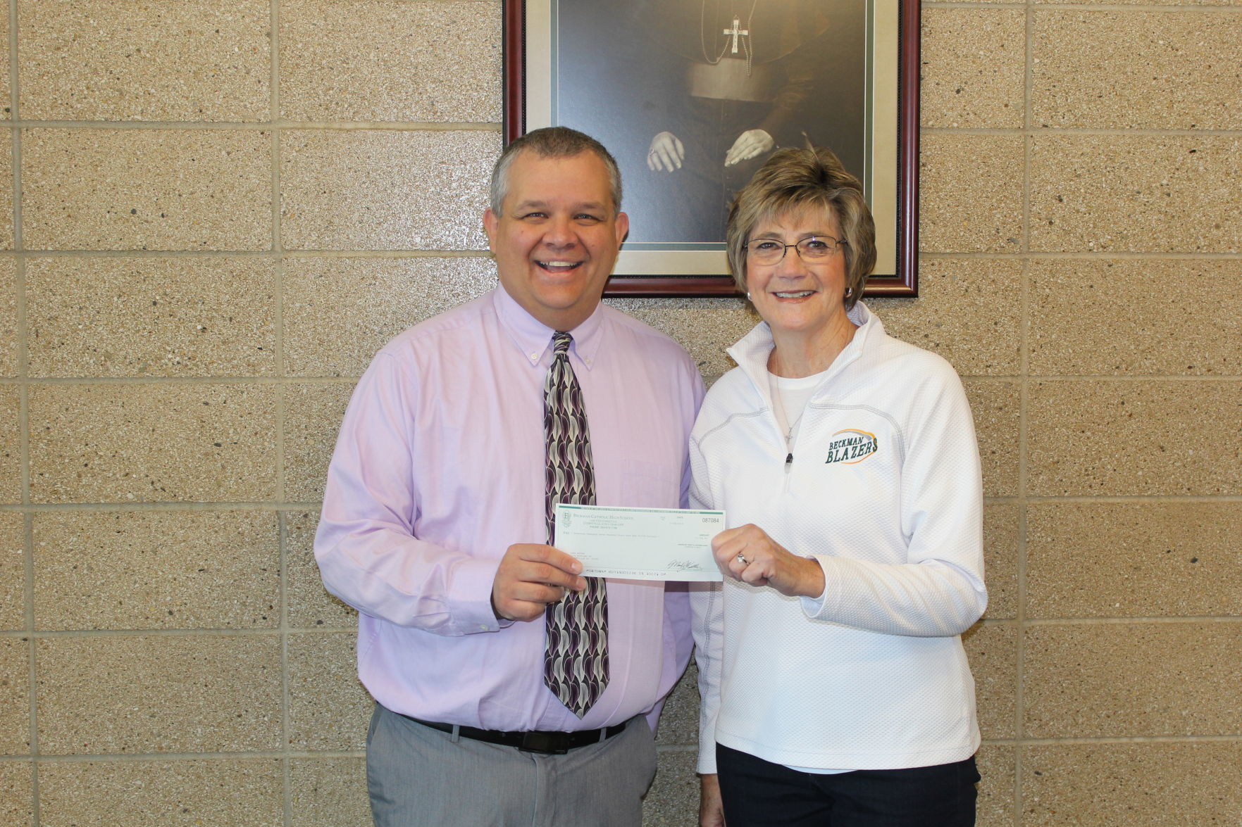 Recker wins cash raffle at Beckman Gala